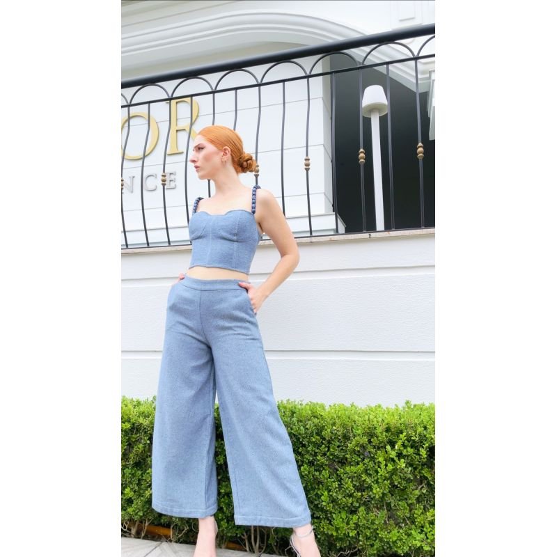 Cropped Blue Jeans