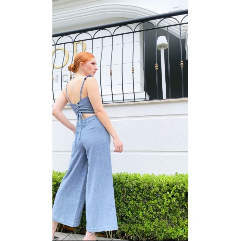 Cropped Blue Jeans
